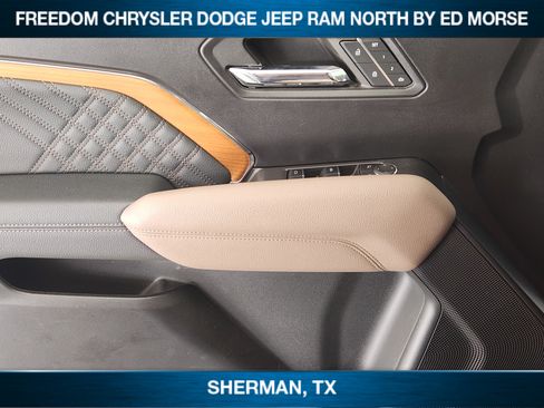 Used 2024 GMC Canyon Denali AWD/4WD image 16