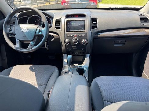Used 2013 Kia Sorento LX w/ Convenience Pkg FWD image 12