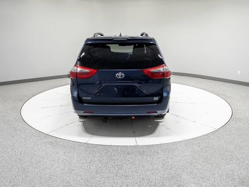 Used 2020 Toyota Sienna XLE AWD/4WD image 36