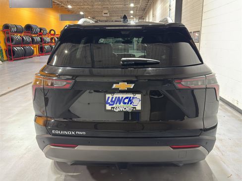 Used 2025 Chevrolet Equinox LT w/ Convenience Package II image 4