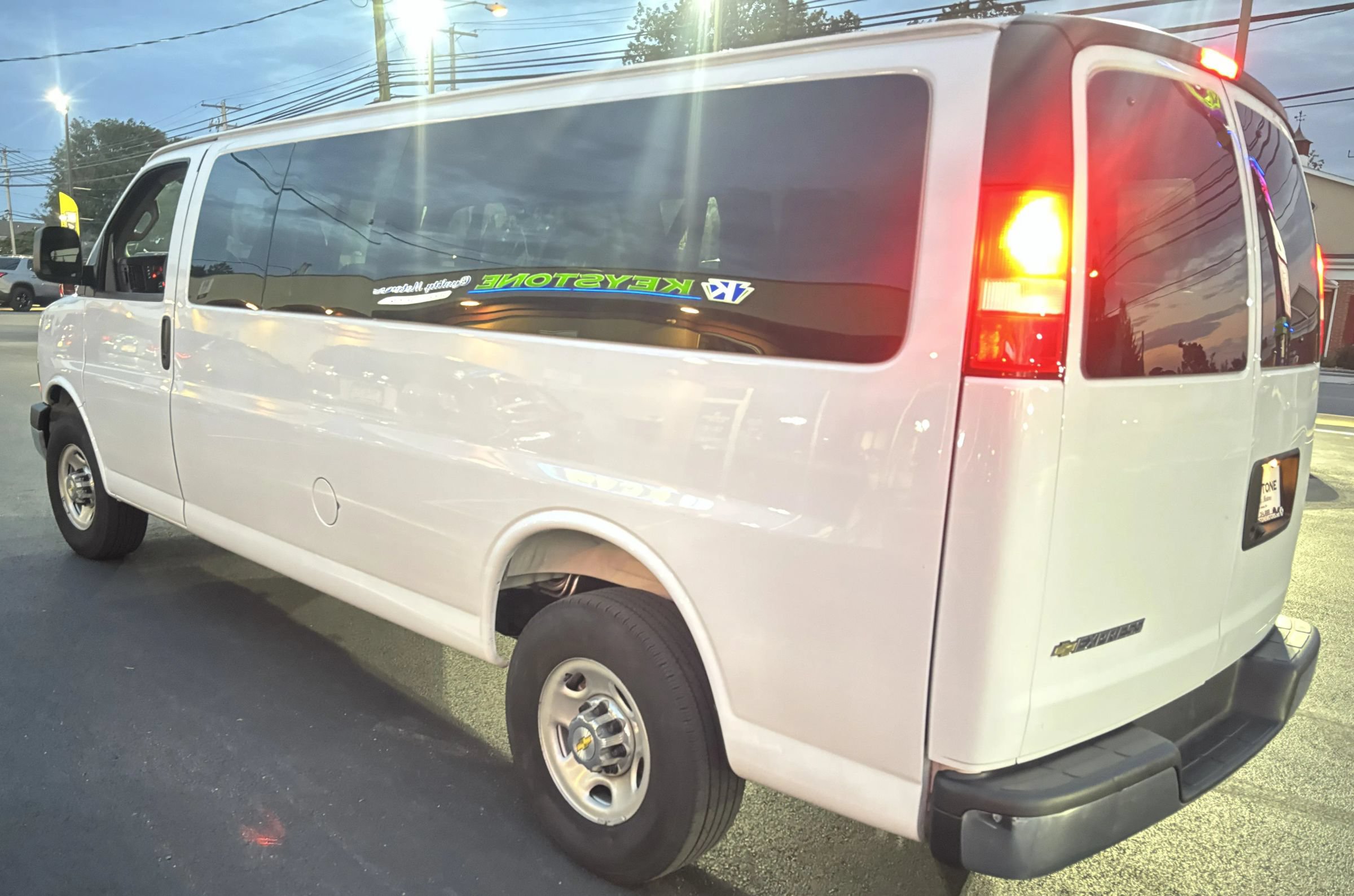 Used 2025 Chevrolet Express 3500 LT RWD image 3
