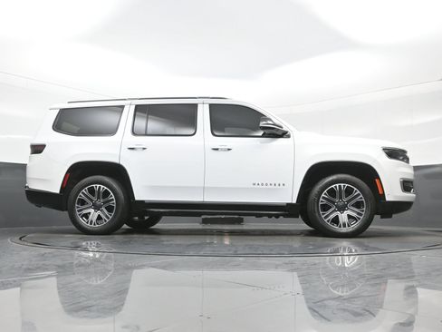 Used 2023 Jeep Wagoneer Series II AWD/4WD image 34