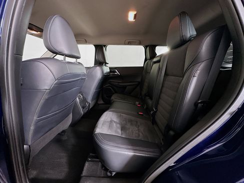 Used 2024 Mitsubishi Outlander SE image 28