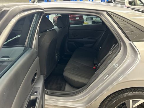 Used 2025 Hyundai Elantra Sport FWD image 18