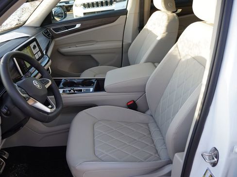 Used 2025 Volkswagen Atlas SEL Premium R-Line image 6