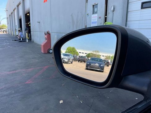 Used 2024 Nissan Sentra SV image 18