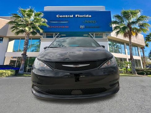 New 2026 Chrysler Voyager LX image 3