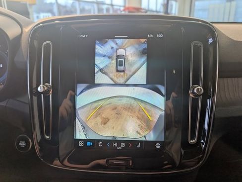 Used 2024 Volvo XC40 B5 Plus image 22