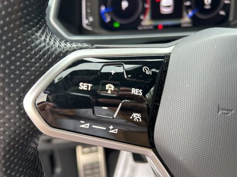 Used 2022 Volkswagen Tiguan SEL R-Line image 19