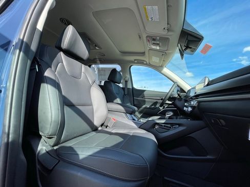 New 2025 Kia Telluride S image 32
