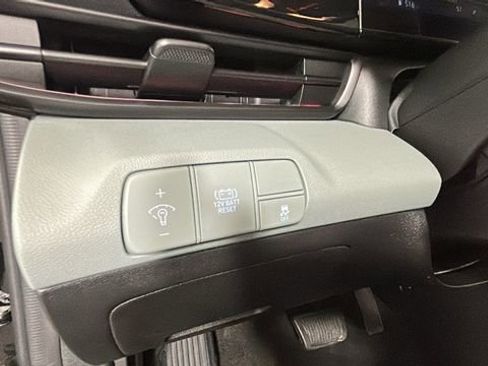 Used 2025 Hyundai Elantra Limited FWD image 20