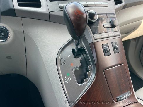 Used 2010 Toyota Venza FWD image 24