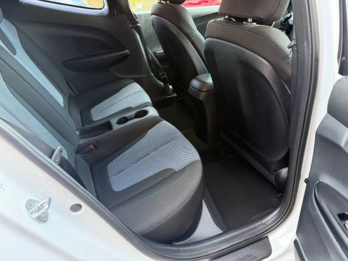 Used 2019 Hyundai Veloster 2.0 image 16