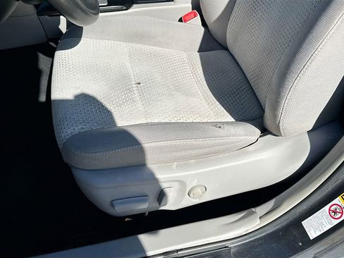 Used 2013 Toyota Camry LE image 22