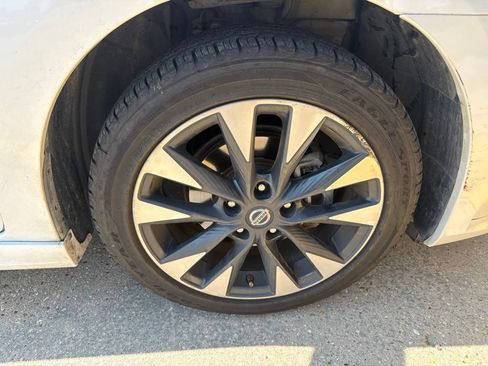 Used 2019 Nissan Sentra SR FWD image 12