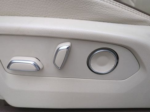 Used 2021 GMC Yukon XL Denali w/ Denali Premium Package image 18