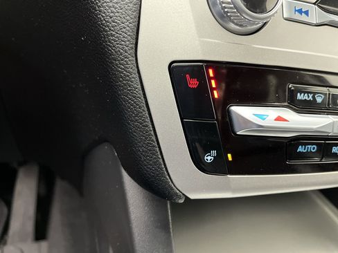 Used 2022 Ford Explorer XLT w/ Equipment Group 202A image 25