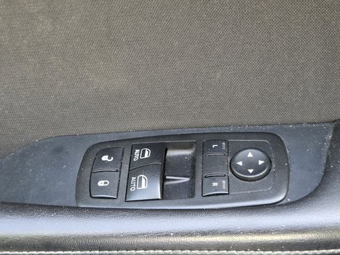 Used 2015 Dodge Challenger SXT image 26