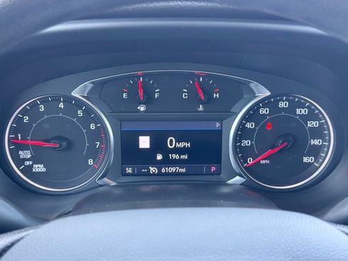 Used 2022 GMC Acadia SLE w/ Driver Convenience Package FWD image 9