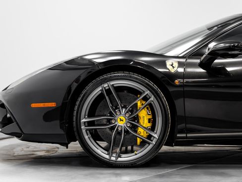 Used 2018 Ferrari 488 GTB image 28