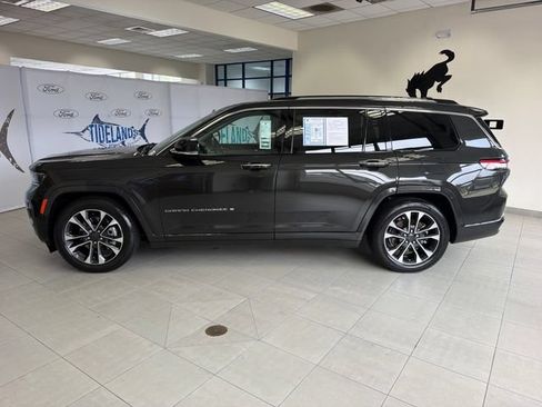 Used 2022 Jeep Grand Cherokee L Overland w/ Luxury Tech Group IV AWD/4WD image 5