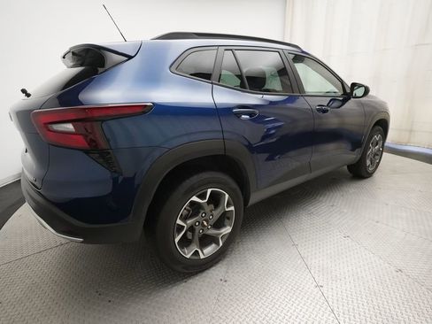 Used 2024 Chevrolet Trax LT w/ Driver Confidence Package FWD image 34
