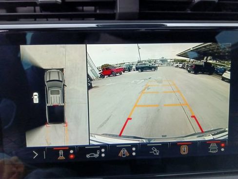 Used 2024 GMC Sierra 1500 AT4 w/ Technology Package AWD/4WD image 9