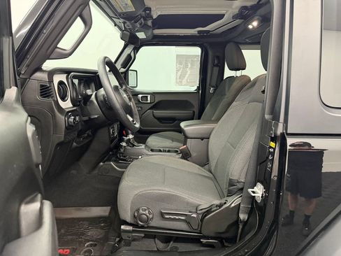 Used 2025 Jeep Wrangler Sport AWD/4WD image 5