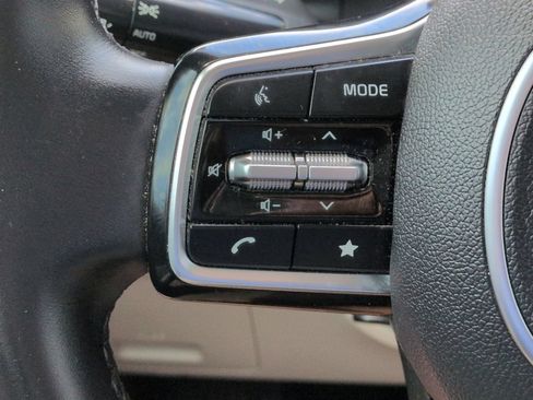 Certified 2023 Kia Carnival LX FWD image 29