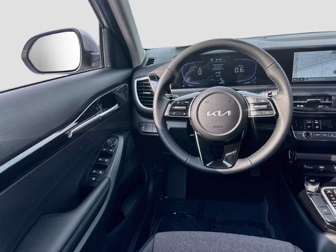 Certified 2025 Kia Seltos S FWD image 21