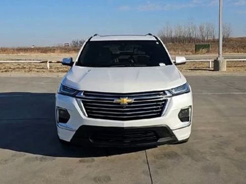 Used 2023 Chevrolet Traverse Premier image 3