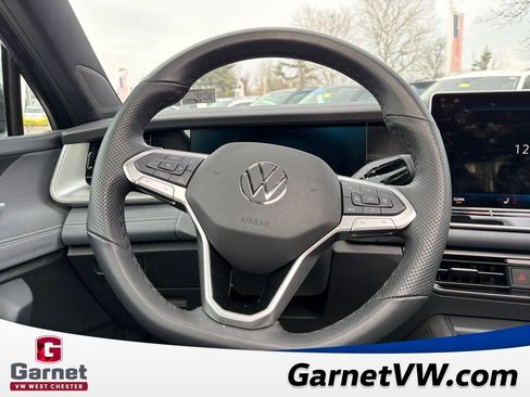Used 2025 Volkswagen Tiguan SE R-Line image 15