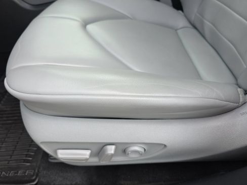Used 2023 Toyota Highlander XLE FWD image 27