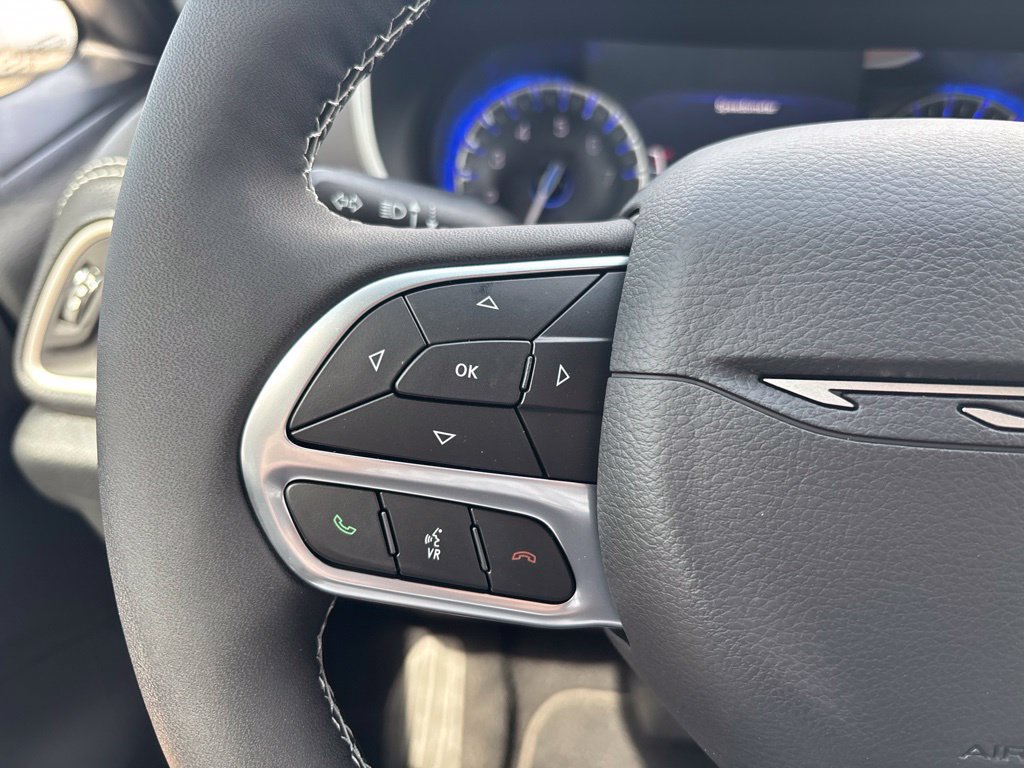 New 2027 Chrysler Pacifica Select FWD image 37