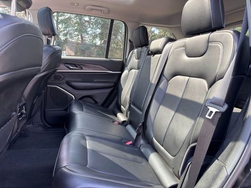 Used 2022 Jeep Grand Cherokee Limited image 35