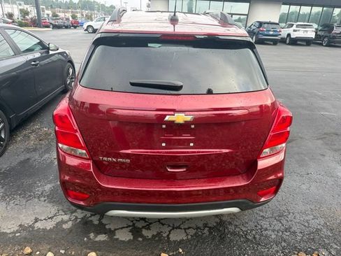 Used 2022 Chevrolet Trax LT w/ LT Convenience Package AWD/4WD image 5