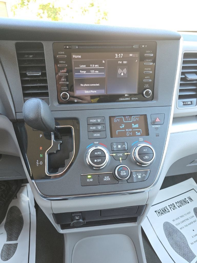Certified 2018 Toyota Sienna LE FWD image 20