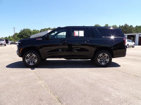 Used 2025 Chevrolet Suburban Z71 AWD/4WD image 5