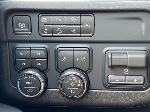 New 2026 Chevrolet Suburban RST w/ Advanced Technology Package AWD/4WD image 32