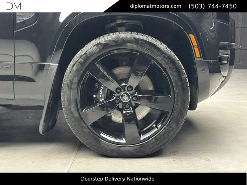 Used 2025 Land Rover Defender 110 V8 image 39