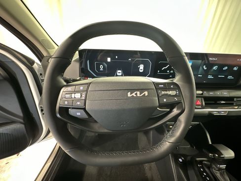New 2025 Kia K4 EX image 19