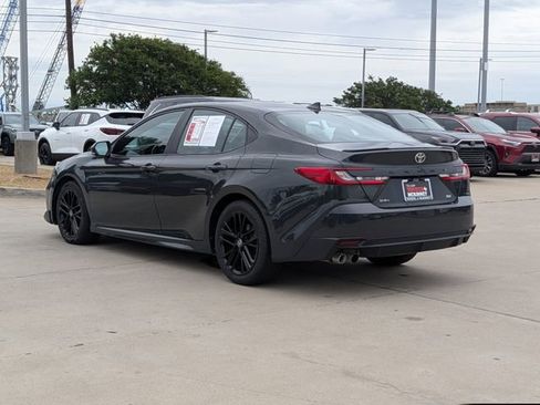 Used 2025 Toyota Camry SE FWD image 9