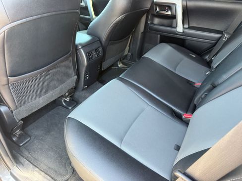 Used 2018 Toyota 4Runner SR5 Premium AWD/4WD image 9