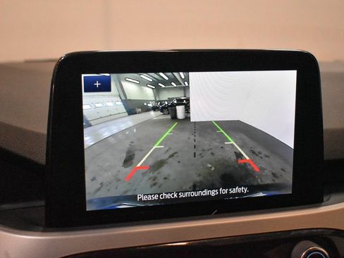 Used 2022 Ford Escape SE w/ SE Sport Appearance Package image 16