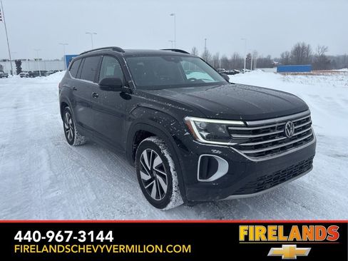 Used 2024 Volkswagen Atlas SE w/ Panoramic Sunroof Package image 7