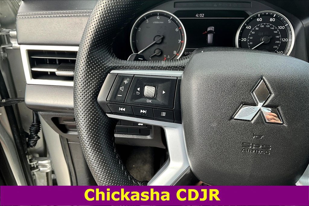 Used 2025 Mitsubishi Outlander SE AWD/4WD image 10