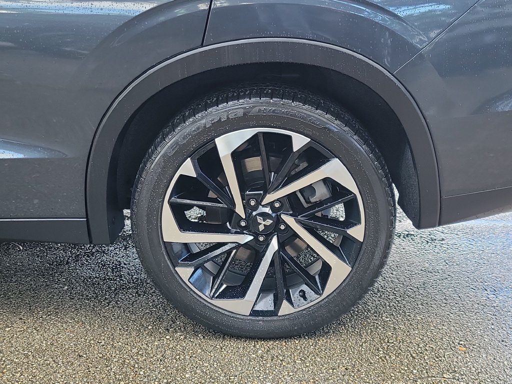 Used 2024 Mitsubishi Outlander 4WD Plug-In Hybrid image 5