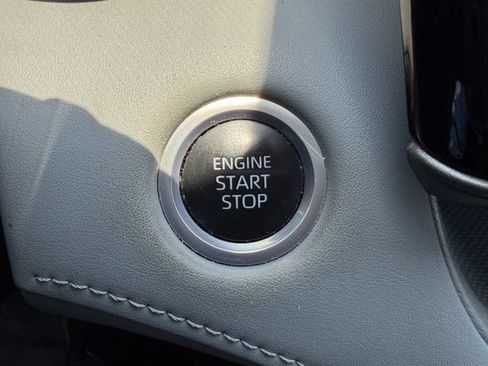 Used 2024 Toyota Highlander LE FWD image 20
