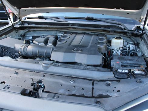 Used 2015 Toyota 4Runner SR5 image 29