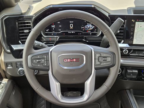 Used 2025 GMC Sierra 2500 SLT w/ SLT Convenience Package image 17